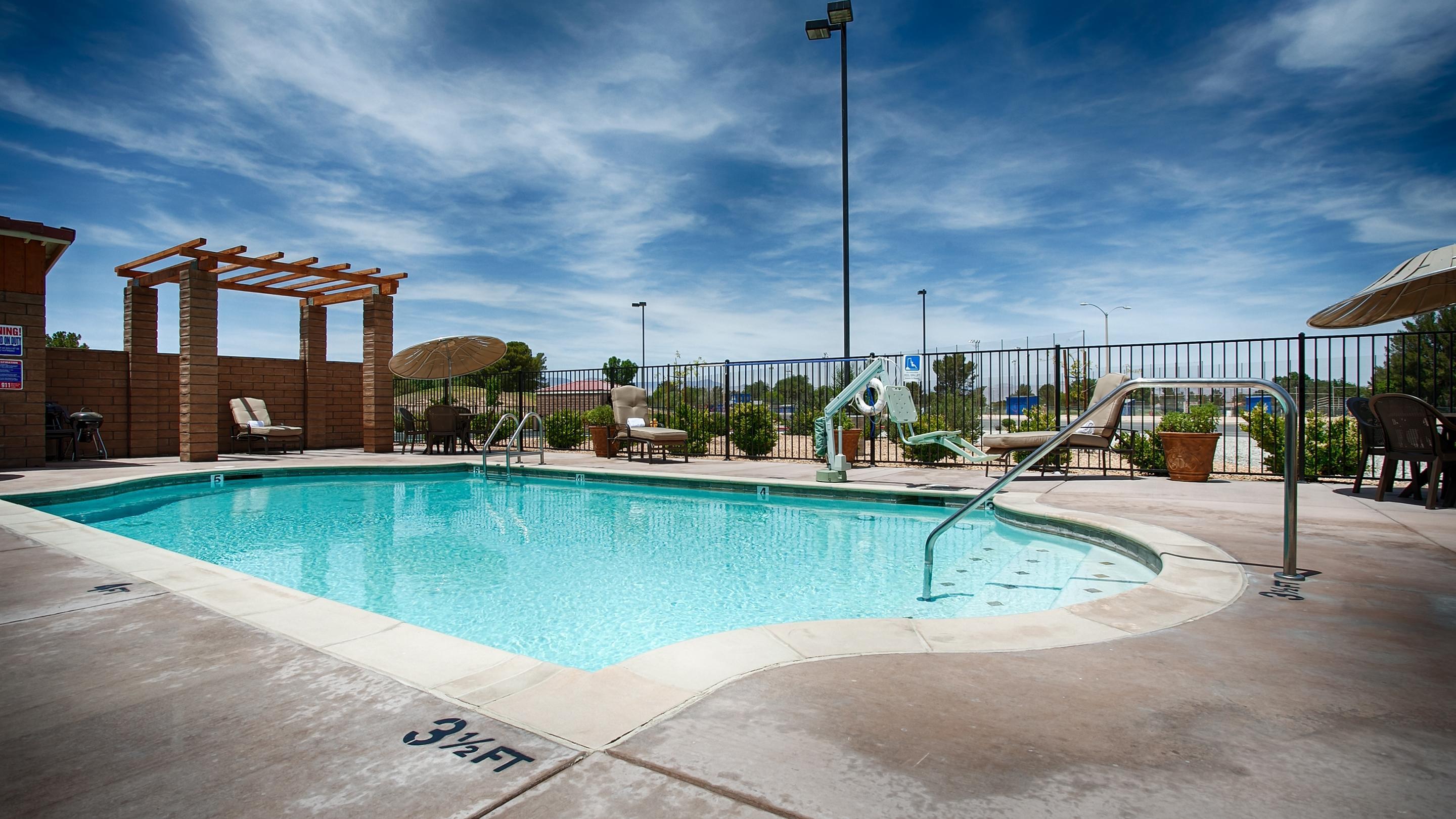Best Western California City Inn & Suites Bagian luar foto