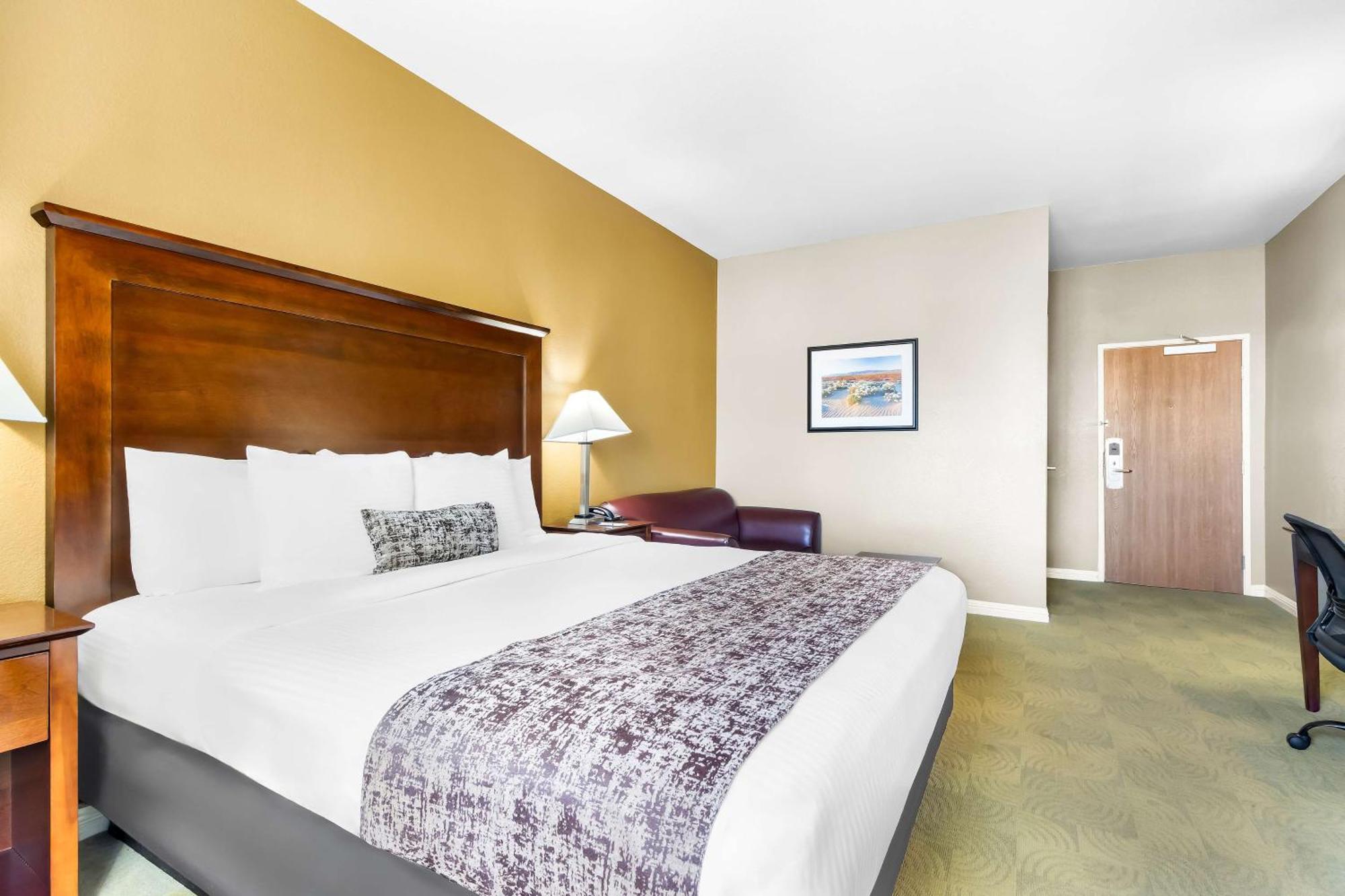 Best Western California City Inn & Suites Bagian luar foto