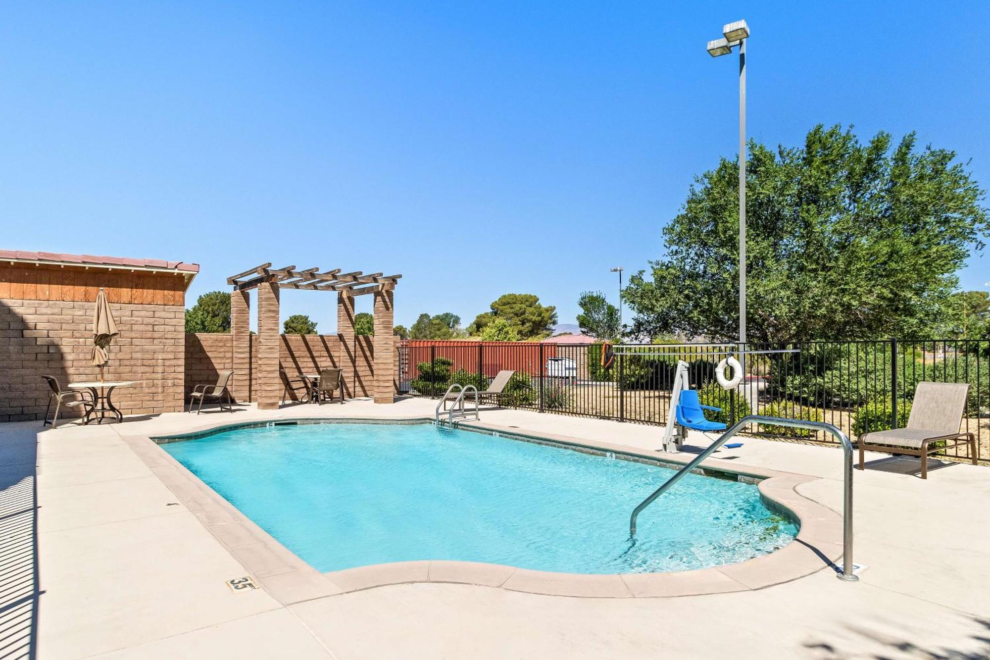 Best Western California City Inn & Suites Bagian luar foto